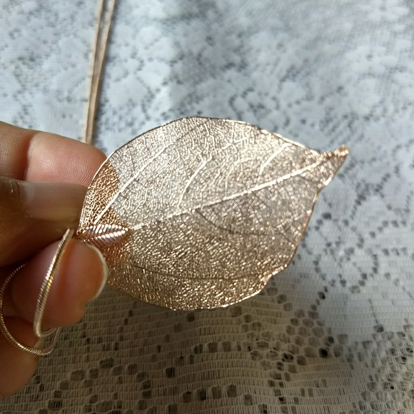 Brand new fashion necklaces with leaf pendant - Picture 7 of 7